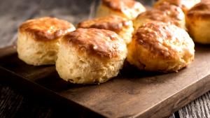 1 Large (2-1/2" Dia) Baking Powder or Buttermilk Biscuit (Refrigerated Dough or Home Recipe)