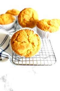 1 Large (3-1/4" Dia) Round Stick Cornbread Muffin