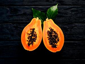 1 Large (5-3/4" Long X 3-1/4" Dia) Papayas