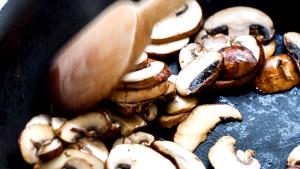 1 Large Cooked Mushrooms (from Canned, Fat Not Added in Cooking)