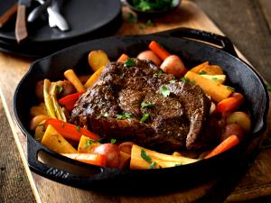 1 Lb Beef Chuck (Arm Pot Roast, Trimmed to 0" Fat, Cooked, Braised)