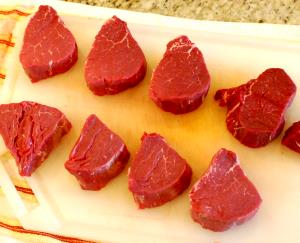 1 Lb Beef Tenderloin (Trimmed to 1/4" Fat, Prime Grade, Cooked, Broiled)