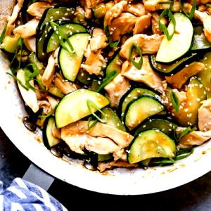 1 meal (269 g) Chicken Scramble with Zucchini