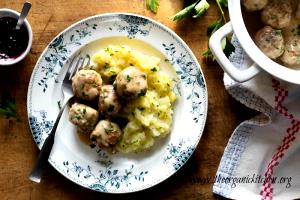 1 meal Swedish Meatballs Dinner (15), Mashed Potatoes, Lingonberry, Cream Sauce