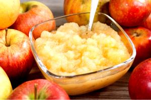 1 Medium Apple Yields Applesauce with Sugar