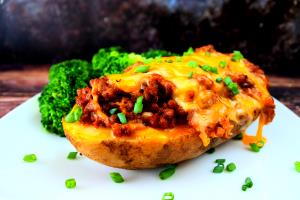 1 Medium Baked Potato Stuffed with Meat in Cream Sauce (Peel Not Eaten)