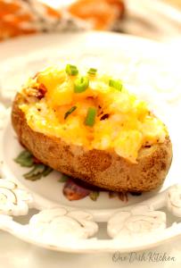 1 Medium Baked Potato Stuffed with Sour Cream (Peel Eaten)