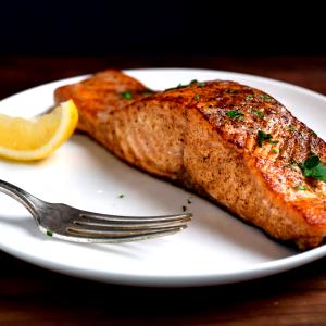 1 Medium Salmon Steak (5/8" Thick) Baked or Broiled Salmon (No Salt Added)