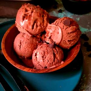 1 Medium Scoop/dip Fat Free Chocolate Ice Cream