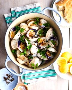 1 Medium Steamed or Boiled Clams