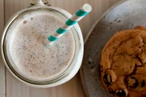 1 milkshake (14.59 oz) Cookies & Cream Milkshake (Small)