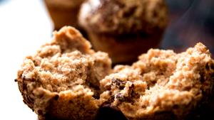 1 muffin (170 g) Raisin Bran Muffin