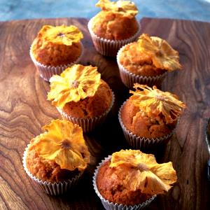 1 muffin (196 g) Pineapple Cream Cheese Muffins