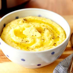 1 Oz, Dry, Yields Quick or Instant Grits with Cheese (Fat Added in Cooking)