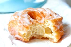 1 Oz Glazed French Doughnuts (Crullers)