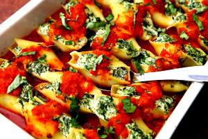 1 Oz Meatless Cheese Filled Stuffed Shells with Tomato Sauce