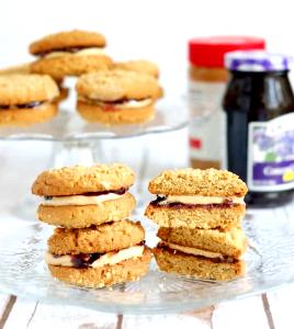 1 Oz Oatmeal Sandwich Cookie with Peanut Butter and Jelly Filling