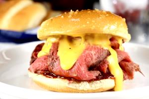 1 Oz Roast Beef Sandwich with Bacon and Cheese Sauce