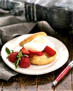 1 Oz Shortcake Biscuit with Whipped Cream and Fruit