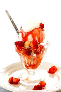 1 Oz Strawberry Sundae