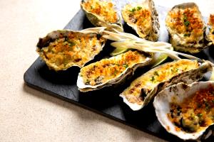 1 Pacific Oyster, Cooked Baked or Broiled Oysters