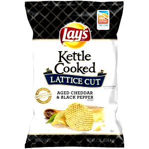 1 package (38.9 g) Kettle Cooked Lattice Cut Aged Cheddar & Black Pepper (Package)