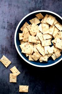 1 package (6 crackers) (47.5 g) Quick Starts Everything Bagel