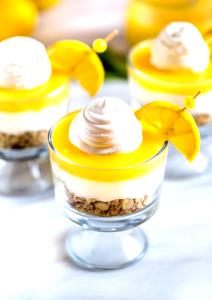 1 parfait (204 g) Lemon Chiffon Yogurt