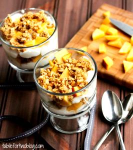 1 parfait (248 g) Peaches & Cream Yogurt Parfait