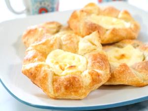 1 Pastry Cheese Danish