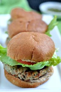 1 patty (113 g) Pesto Parmesan Turkey Burgers