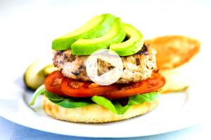 1 patty (140 g) Gourmet Turkey Patties with Cheese, Pepper & Onion