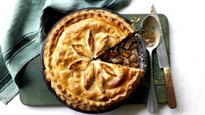 1 pie (6 oz) Stout Steak & Potato Pie