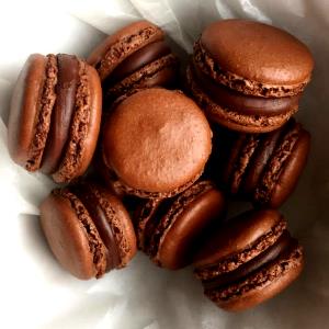 1 piece (38 g) Macarons Au Chocolat