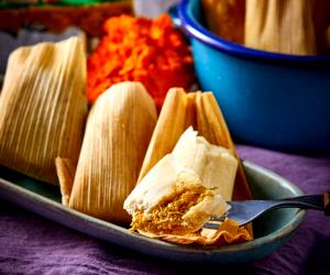 1 Piece Rajas And Cheese Tamales With Salsa Verde