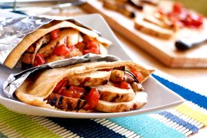 1 pita (363 g) Grilled Chicken Pita (Regular)