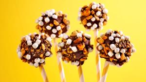 1 pop (43 g) Rocky Road Cake Pops