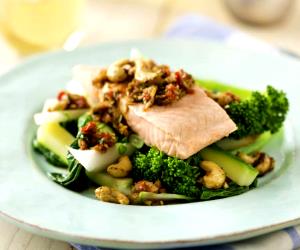 1 Portion Salmon With Ginger Sauce And Spiced Cashews