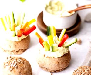 1 Portion Vegetable Sticks With Dip And Whole Wheat Bread Rolls