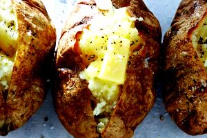 1 potato (305 g) Seasoned Baked Potato