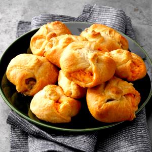 1 puff Buffalo Chicken Crescent Puffs