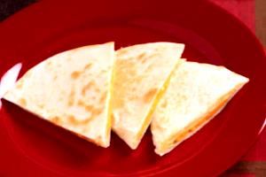 1 quesadilla (1 oz) Cheese Quesadilla