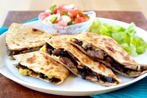 1 quesadilla (550 g) Charbroiled Steak Quesadilla