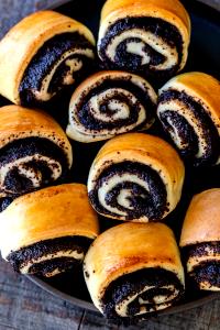 1 roll (1 oz) Poppyseed Rolls