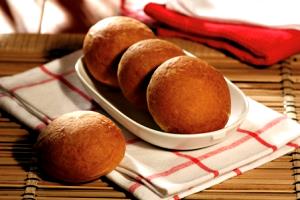 1 roll (35 g) Brioche Rolls