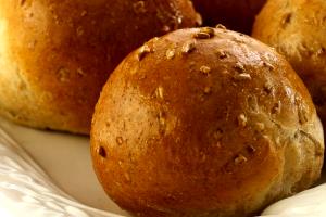 1 roll (35 g) Cracked Wheat Rolls