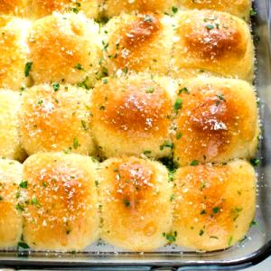 1 roll (38 g) Freezer to Oven Dinner Rolls - Garlic