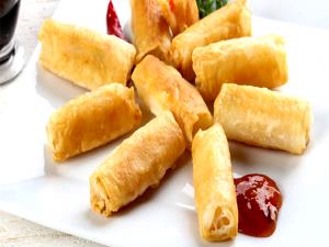 1 roll (51 g) Chicken Spring Rolls