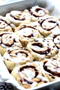 1 roll (91 g) Cinnamon Raisin Rolls