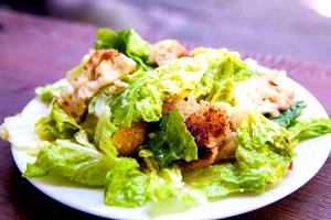 1 sakad Caesar Salad